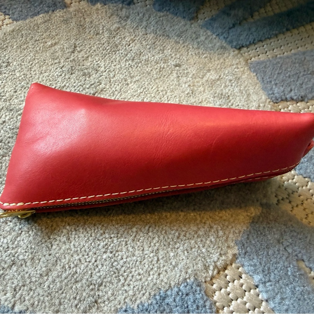 Portland Leather Red Zip Key & Card Pouch - Picture 4 of 7